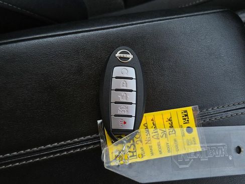 Used 2025 Nissan Altima 2.5 SV FWD image 32