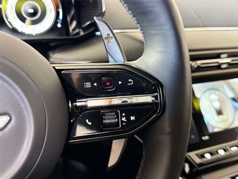 Used 2025 Aston Martin V8 Vantage Coupe image 21