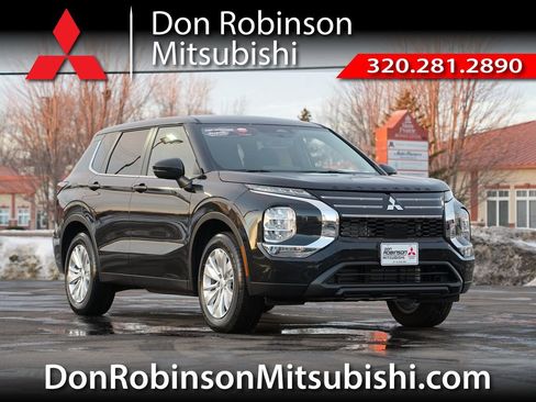 New 2026 Mitsubishi Outlander ES image 1