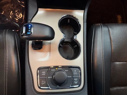 Used 2014 Jeep Grand Cherokee Overland AWD/4WD image 20