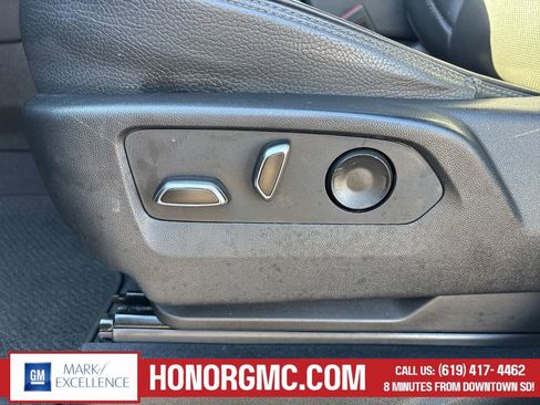Used 2023 GMC Yukon Denali AWD/4WD image 13