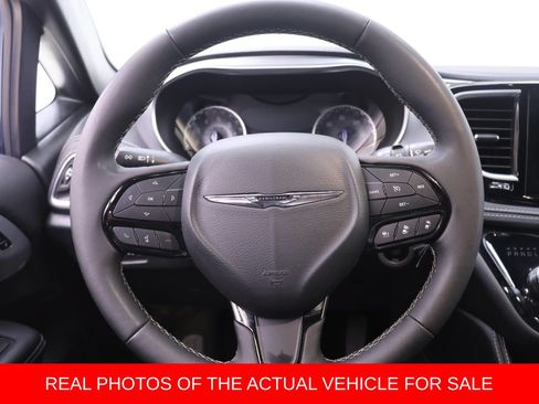 Used 2025 Chrysler Pacifica Limited FWD image 13