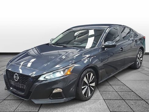 Used 2022 Nissan Altima 2.5 SV image 1