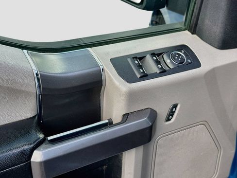 Used 2019 Ford F150 XLT w/ Equipment Group 302A Luxury AWD/4WD image 18