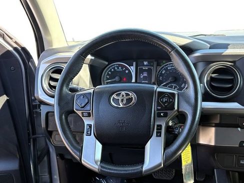 Used 2021 Toyota Tacoma SR5 RWD image 15
