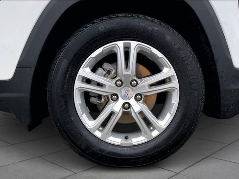 Certified 2022 GMC Terrain SLE w/ Driver Convenience Package image 10