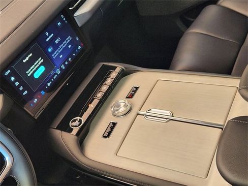 New 2025 Lincoln Navigator Reserve w/ Jet Appearance Package image 17