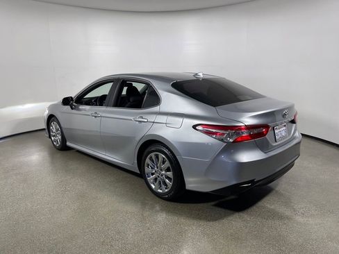 Used 2020 Toyota Camry LE w/ Convenience Package image 5
