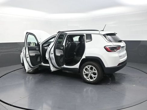 Used 2024 Jeep Compass Latitude AWD/4WD image 42