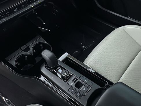 Used 2025 Toyota Prius XLE image 22