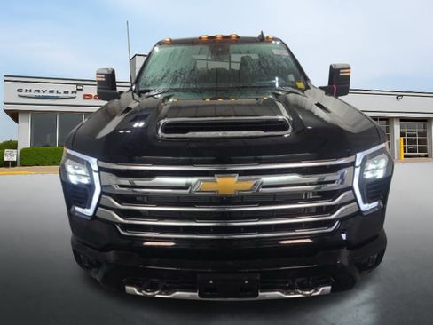 Used 2024 Chevrolet Silverado 3500 High Country w/ High Country Premium Package image 2