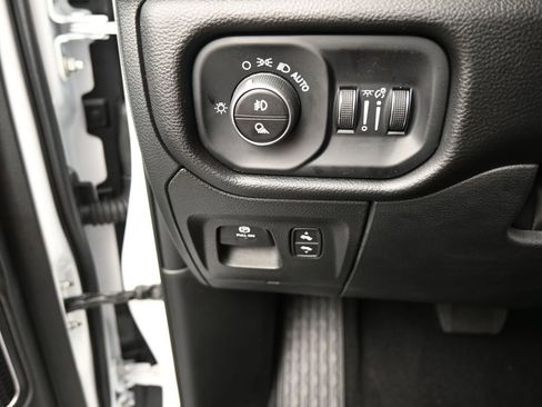 Used 2025 RAM 1500 Laramie image 31