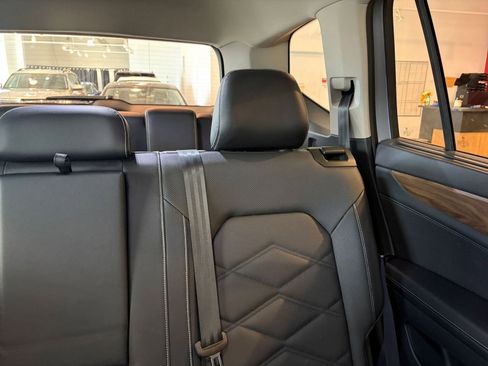 Used 2025 Volkswagen Atlas SE image 37