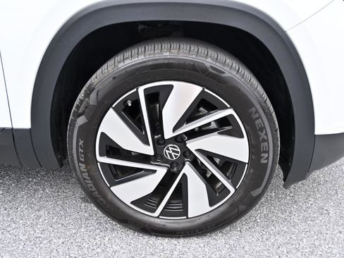 Used 2024 Volkswagen Atlas SE image 38