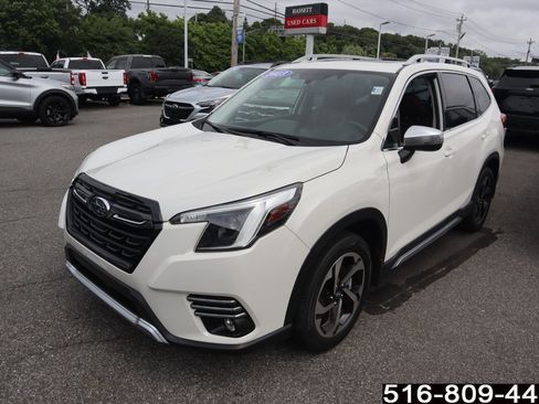 Used 2023 Subaru Forester Touring AWD/4WD image 6