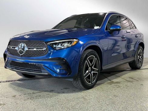 Used 2024 Mercedes-Benz GLC 300 4MATIC image 3