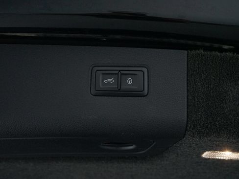 Used 2020 Bentley Bentayga AWD/4WD image 31