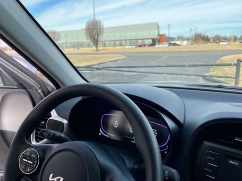 Used 2025 Kia Soul LX w/ LX Technology Package image 32