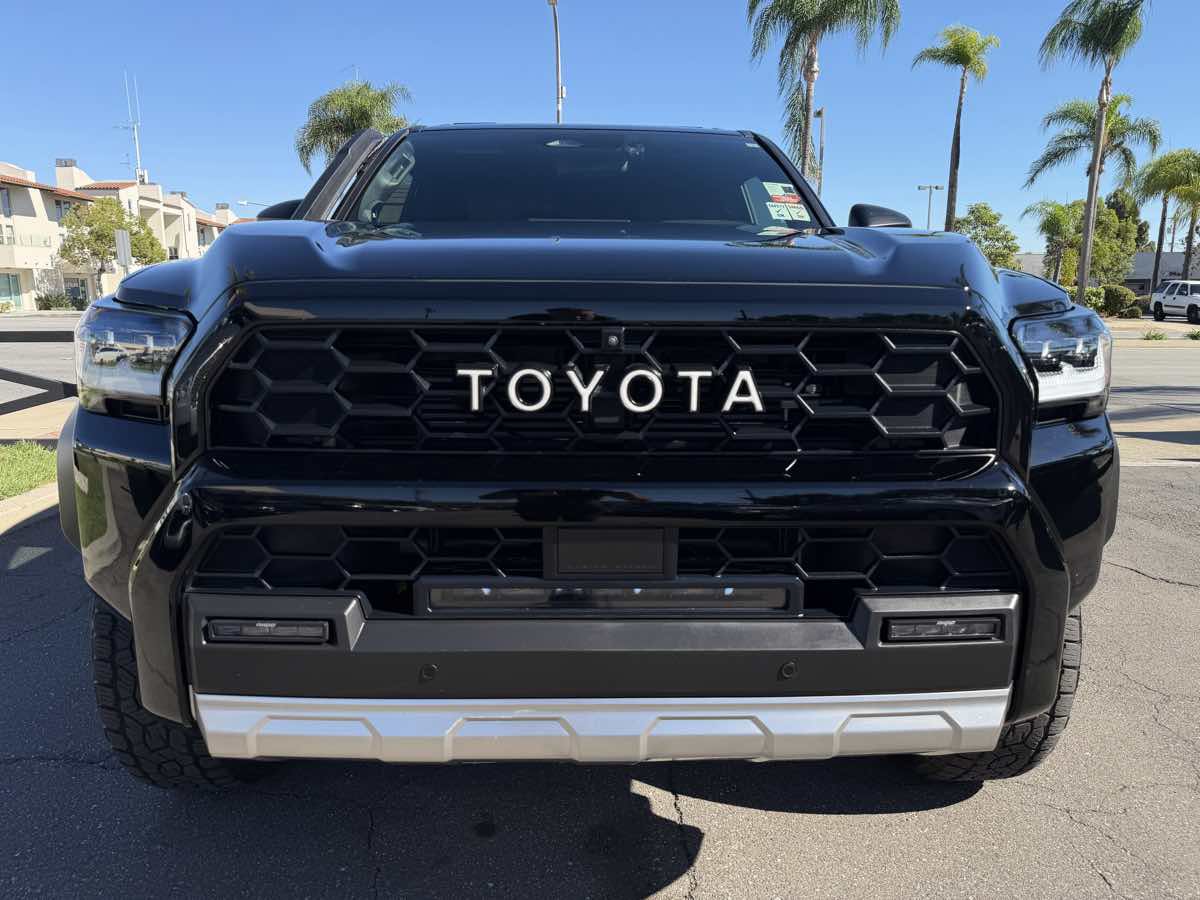 Used 2025 Toyota 4Runner Trailhunter AWD/4WD image 12