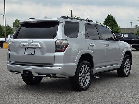 Used 2022 Toyota 4Runner TRD Sport AWD/4WD image 5