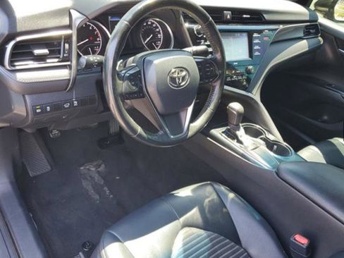 Used 2020 Toyota Camry SE image 6