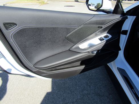 Used 2023 Chevrolet Corvette Stingray Coupe image 11