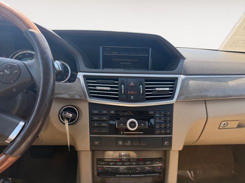 Used 2010 Mercedes-Benz E 350 4MATIC Sedan image 8