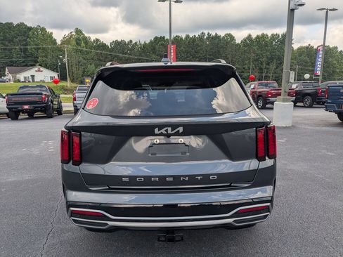 Used 2022 Kia Sorento S w/ Panoramic Sunroof Package FWD image 6