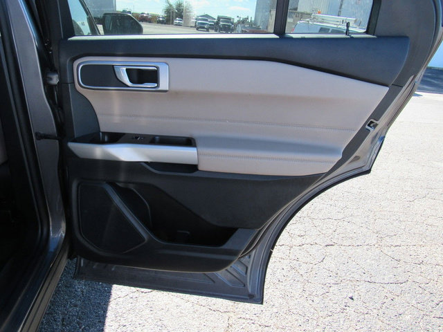 Used 2022 Ford Explorer XLT AWD/4WD image 16