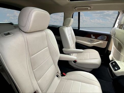 Used 2020 Mercedes-Benz GLS 450 4MATIC image 25
