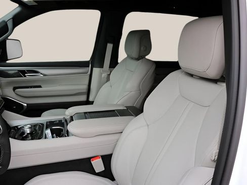New 2026 Jeep Grand Wagoneer 2WD w/ 8-Passenger Seating Package image 11