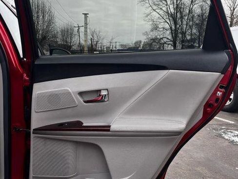 Used 2011 Toyota Venza AWD w/ Comfort Pkg image 14