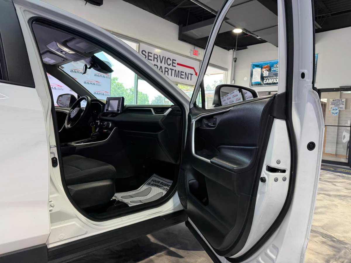 Used 2022 Toyota RAV4 LE AWD/4WD image 45
