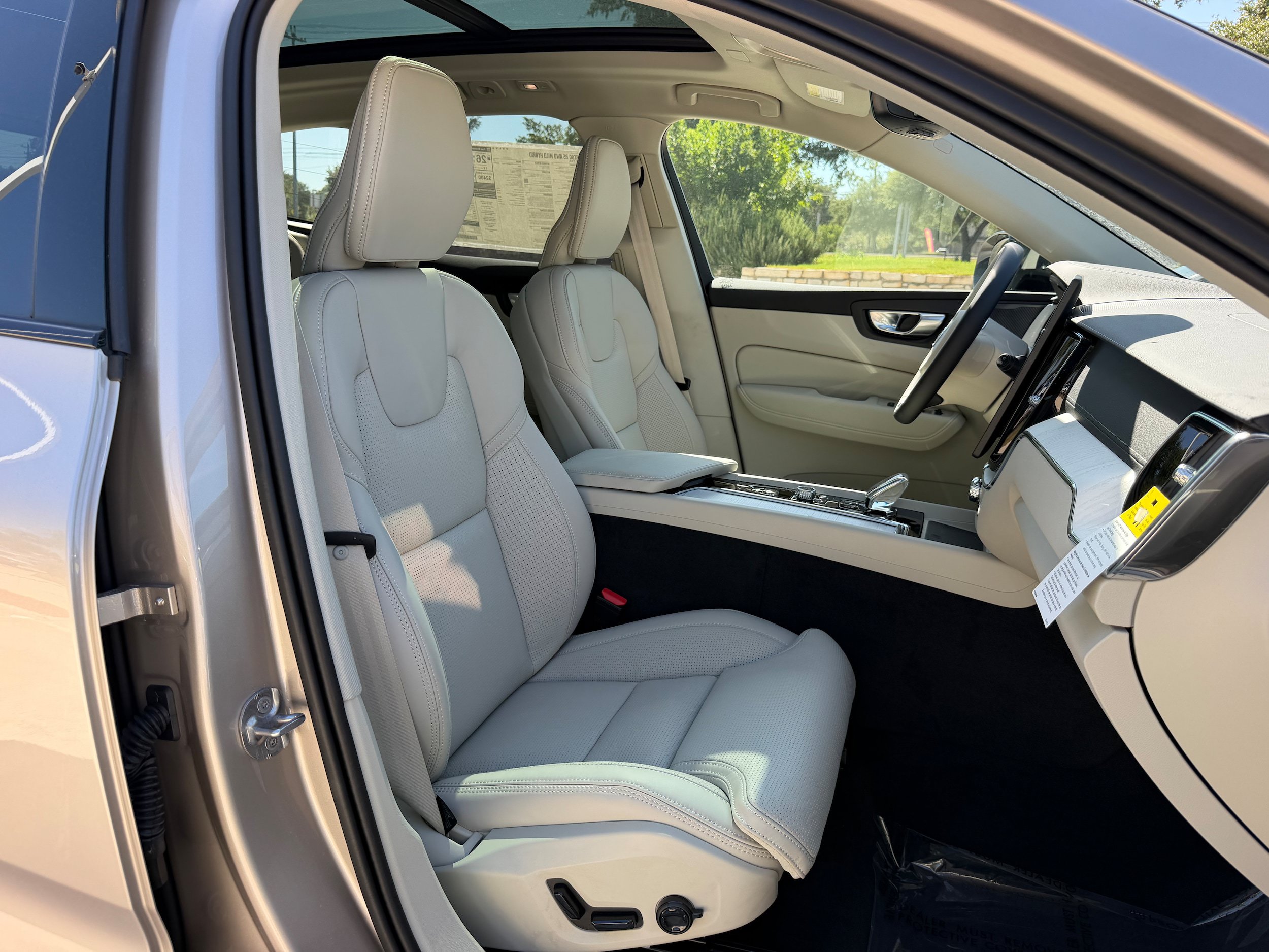 New 2026 Volvo XC60 B5 Ultra w/ Protection Package Premier AWD/4WD image 8