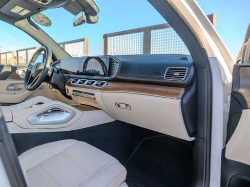 Used 2025 Mercedes-Benz GLS 450 4MATIC image 24