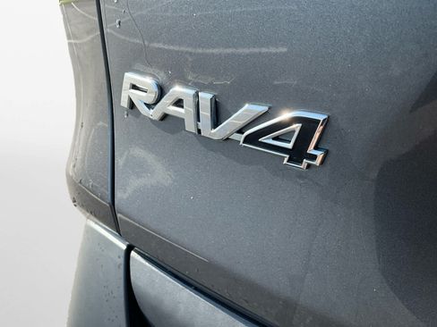 Used 2021 Toyota RAV4 LE FWD image 15