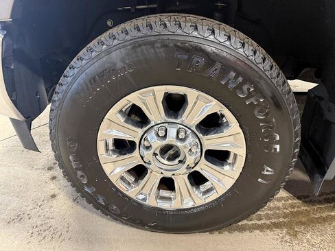 Used 2018 Ford F350 Lariat w/ Chrome Package image 38