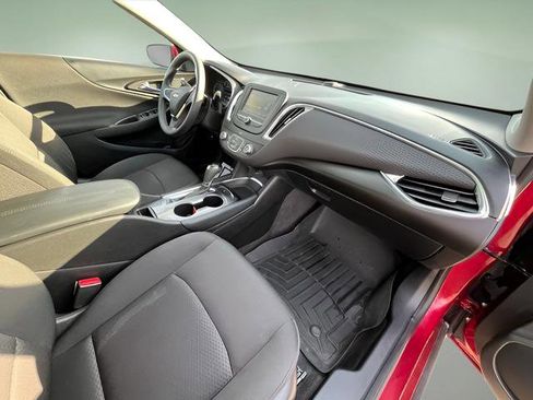 Used 2018 Chevrolet Malibu LT image 35