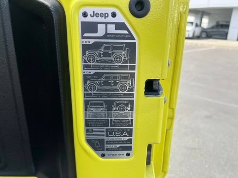 Used 2023 Jeep Wrangler Unlimited Sahara AWD/4WD image 56