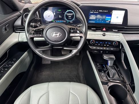Used 2025 Hyundai Elantra Limited FWD image 20