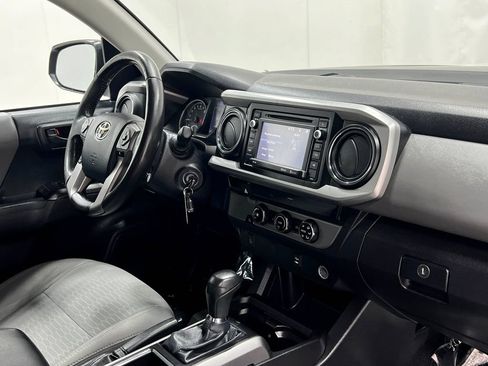 Used 2016 Toyota Tacoma SR5 w/ Towing Package RWD image 19