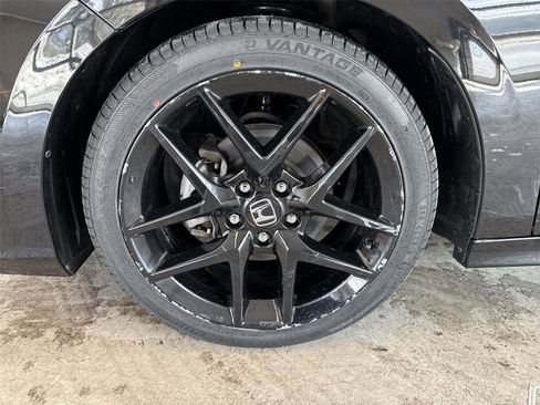 Used 2023 Honda Civic Sport image 18