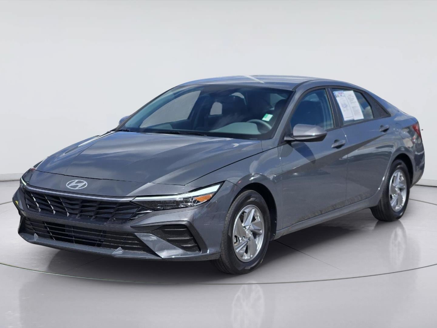 Used 2026 Hyundai Elantra SE w/ Cargo Package FWD image 1