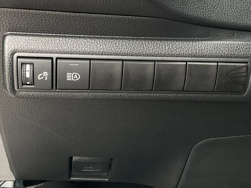 Used 2025 Toyota Corolla LE image 25