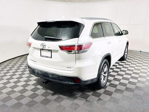 Used 2015 Toyota Highlander XLE FWD image 3