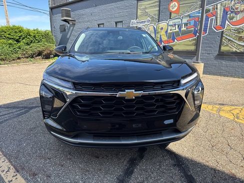 New 2026 Chevrolet Trax LT w/ Driver Confidence Package FWD image 2