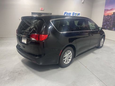 New 2025 Chrysler Voyager LX image 5