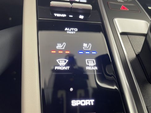 Used 2022 Porsche Cayenne S image 23