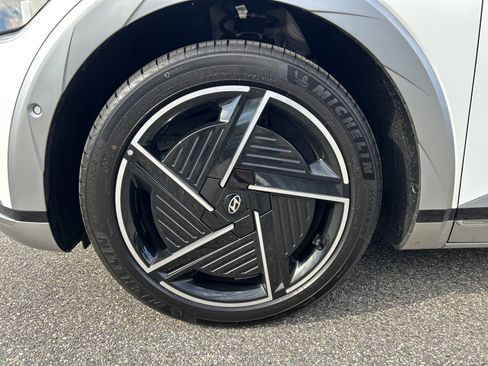 New 2025 Hyundai Ioniq 5 Limited image 11