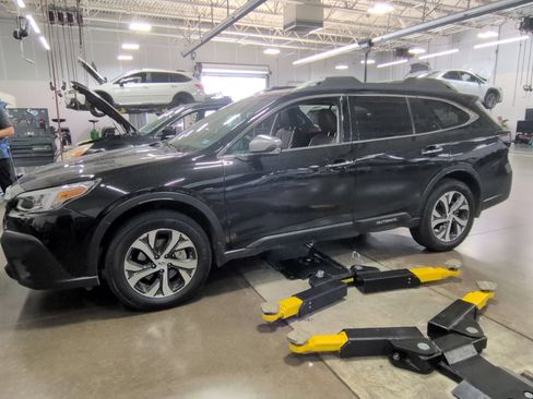 Used 2021 Subaru Outback Touring w/ Popular Package #2 AWD/4WD image 4